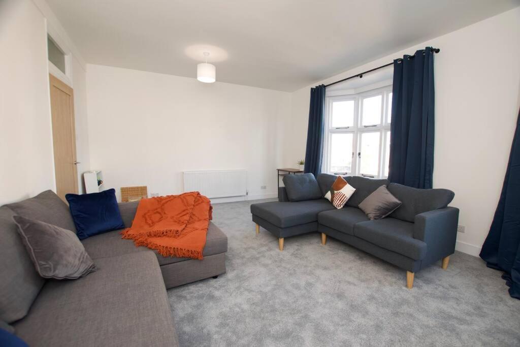 Beautiful Large 3-Bed Coastal Flat With Parking. Apartment Frinton-on-Sea Exterior photo