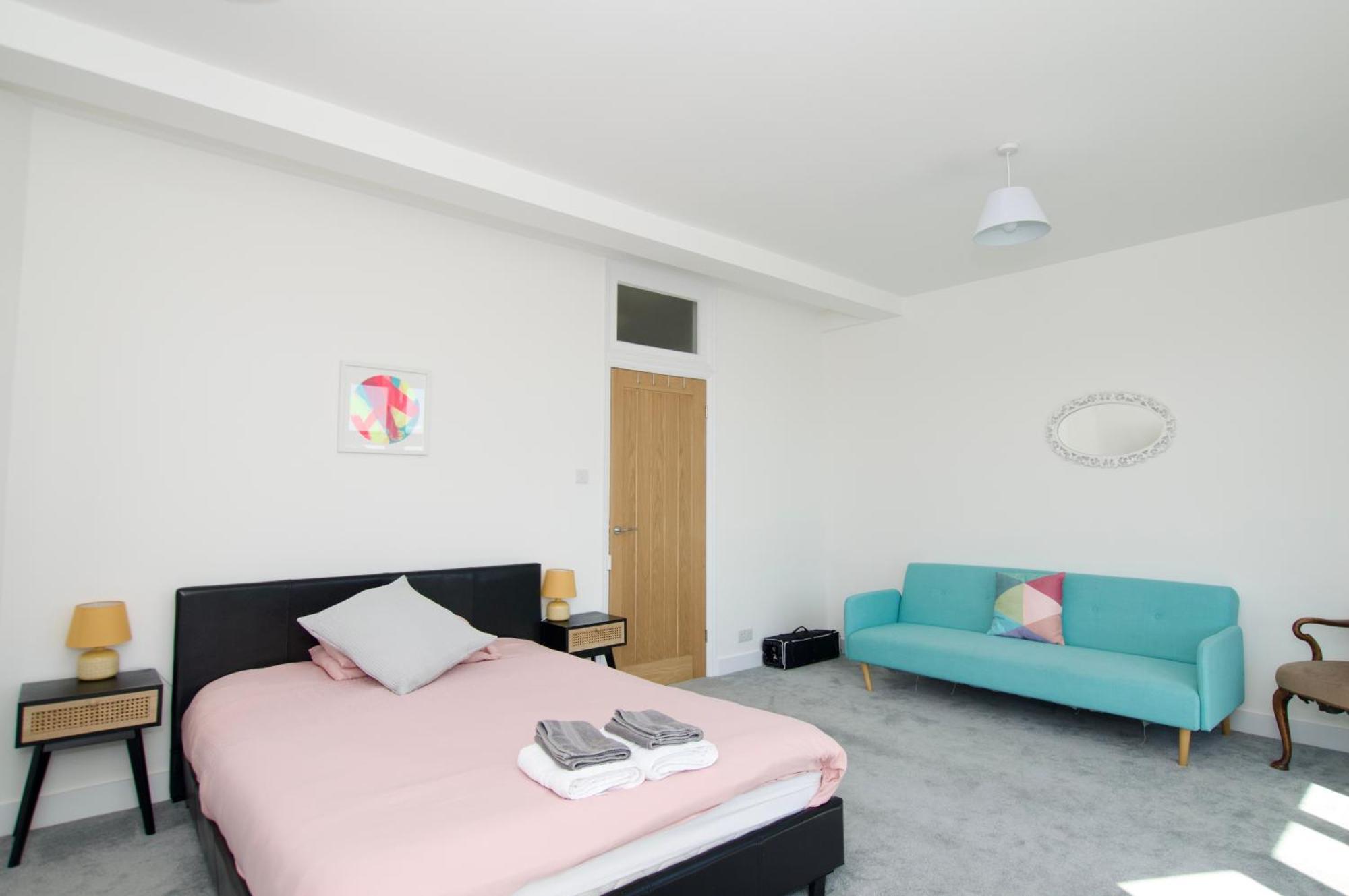 Beautiful Large 3-Bed Coastal Flat With Parking. Apartment Frinton-on-Sea Exterior photo