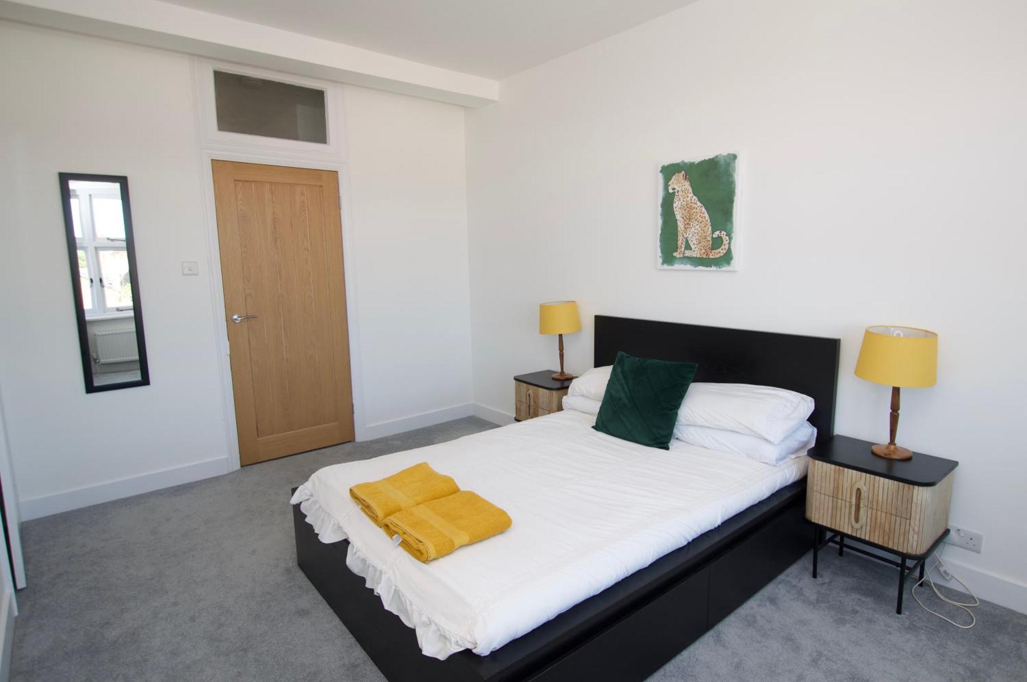 Beautiful Large 3-Bed Coastal Flat With Parking. Apartment Frinton-on-Sea Exterior photo