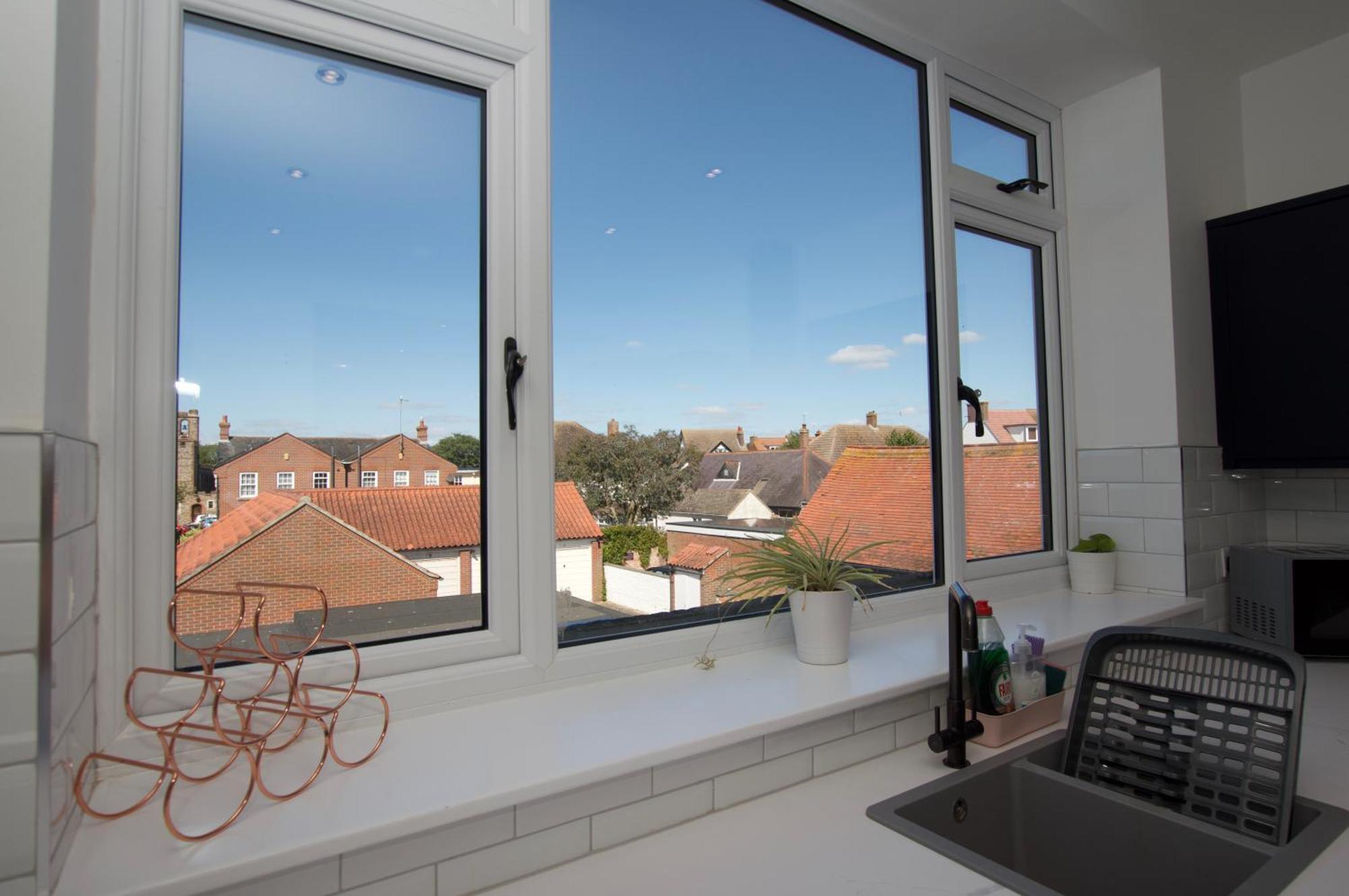 Beautiful Large 3-Bed Coastal Flat With Parking. Apartment Frinton-on-Sea Exterior photo
