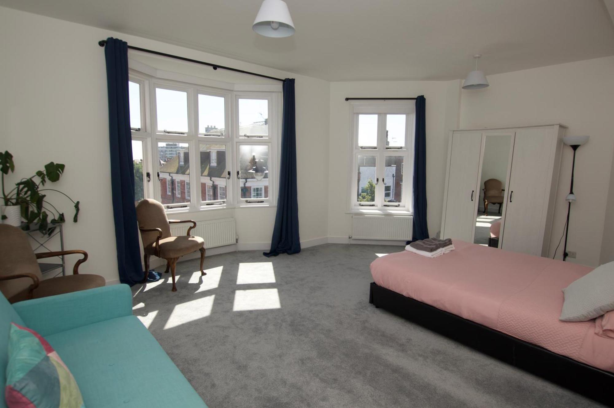 Beautiful Large 3-Bed Coastal Flat With Parking. Apartment Frinton-on-Sea Exterior photo