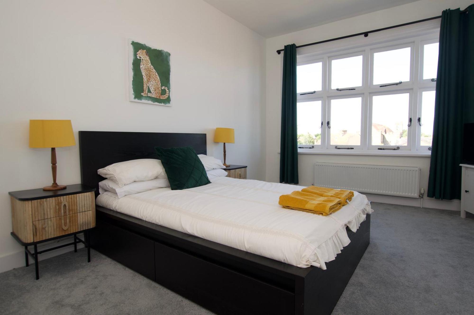 Beautiful Large 3-Bed Coastal Flat With Parking. Apartment Frinton-on-Sea Exterior photo