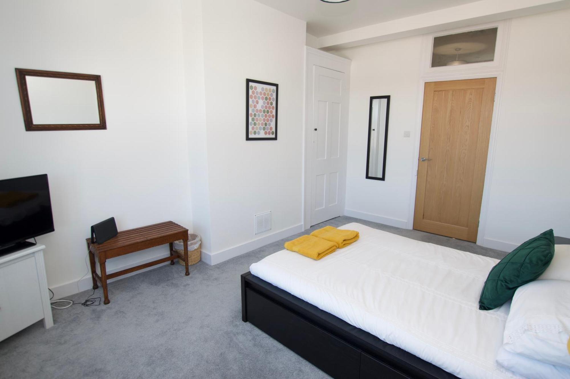 Beautiful Large 3-Bed Coastal Flat With Parking. Apartment Frinton-on-Sea Exterior photo