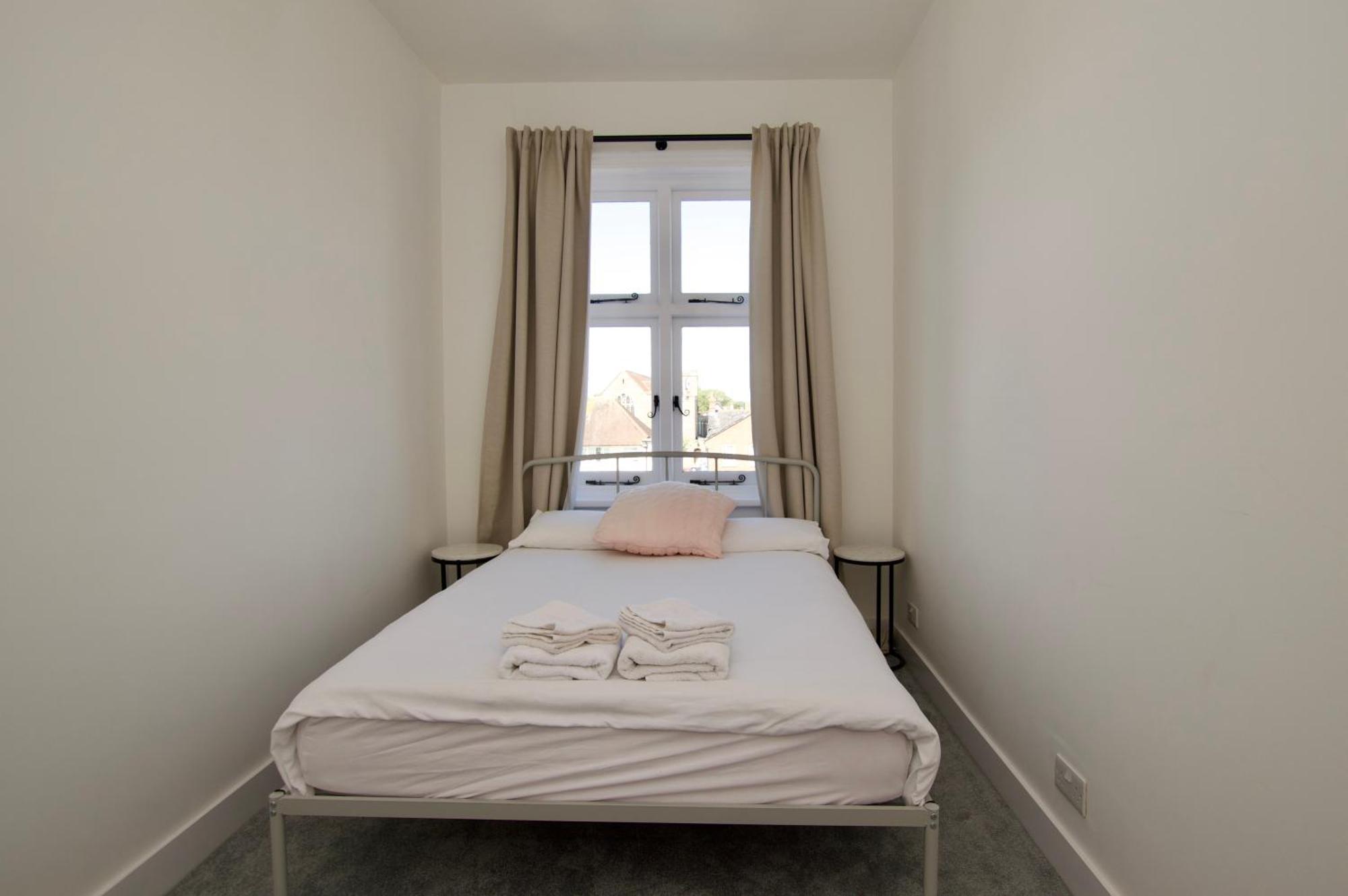 Beautiful Large 3-Bed Coastal Flat With Parking. Apartment Frinton-on-Sea Exterior photo