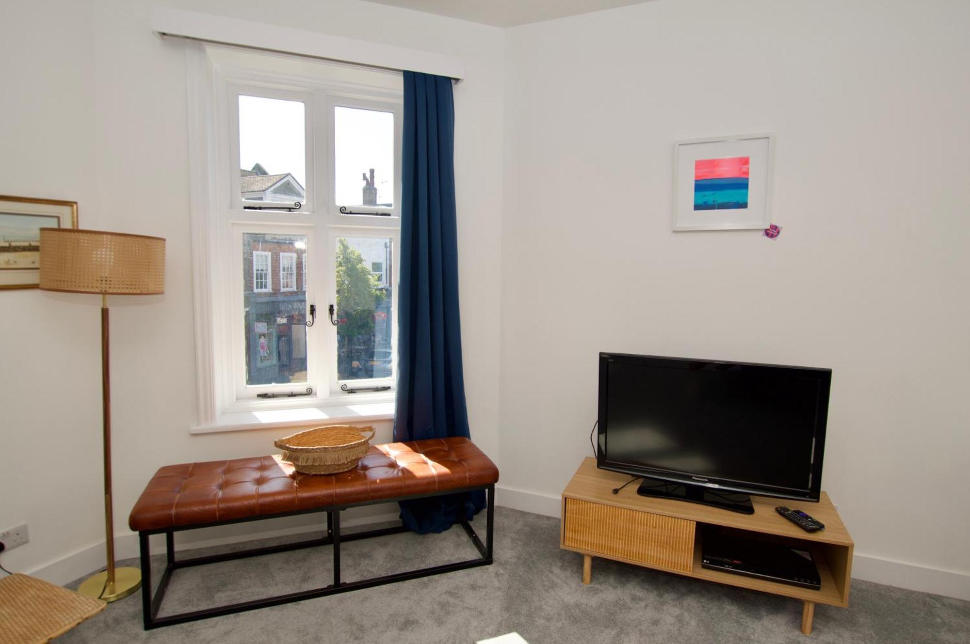 Beautiful Large 3-Bed Coastal Flat With Parking. Apartment Frinton-on-Sea Exterior photo